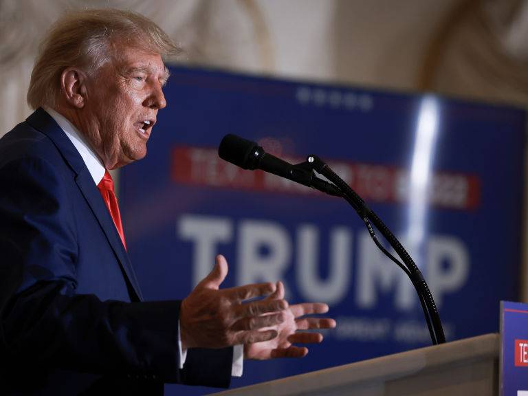 Donald Trump acusa que los cargos en su contra se hicieron «para interferir en las elecciones de 2024»