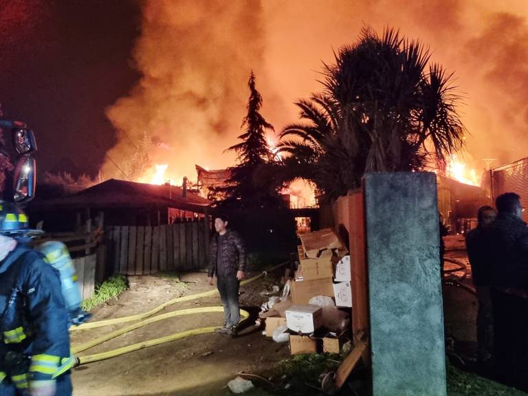 Cuatro cabañas destruidas deja segundo ataque incendiario en menos de cuatro horas en la región de La Araucanía