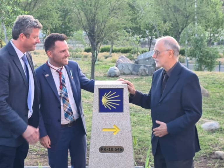 Chile instala el hito más austral del Camino de Santiago como Monumento Nacional