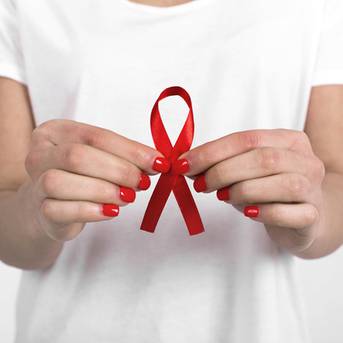 Día Mundial de la Lucha Contra el SIDA: Servicio de Salud Metropolitano refuerza disponibilidad de pruebas rápidas gratuitas de VIH