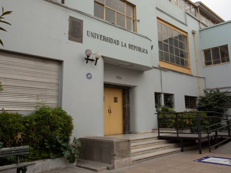 Universidad La República no cierra sus puertas: anuncian que se dejó sin efecto su clausura