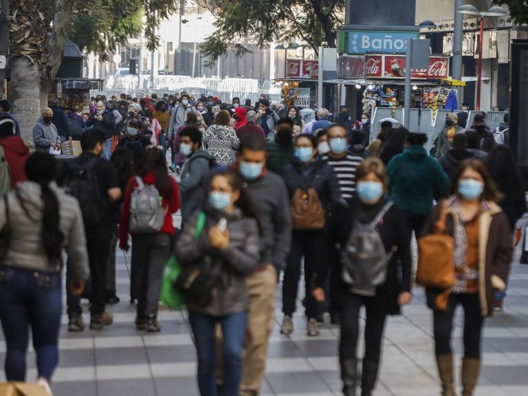 El coronavirus solo es la sexta preocupación para los chilenos según una encuesta