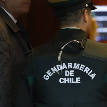 Gendarmería destituye del cargo a jefe del departamento por trato preferencial a recluso