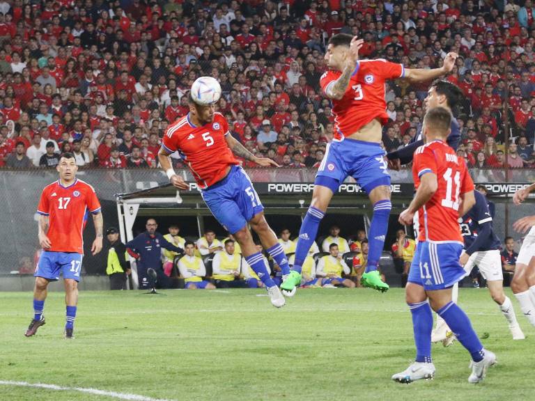 Paulo Díaz estará un mes fuera de las canchas y no podrá defender a Chile en el inicio de las clasificatorias al Mundial 2026