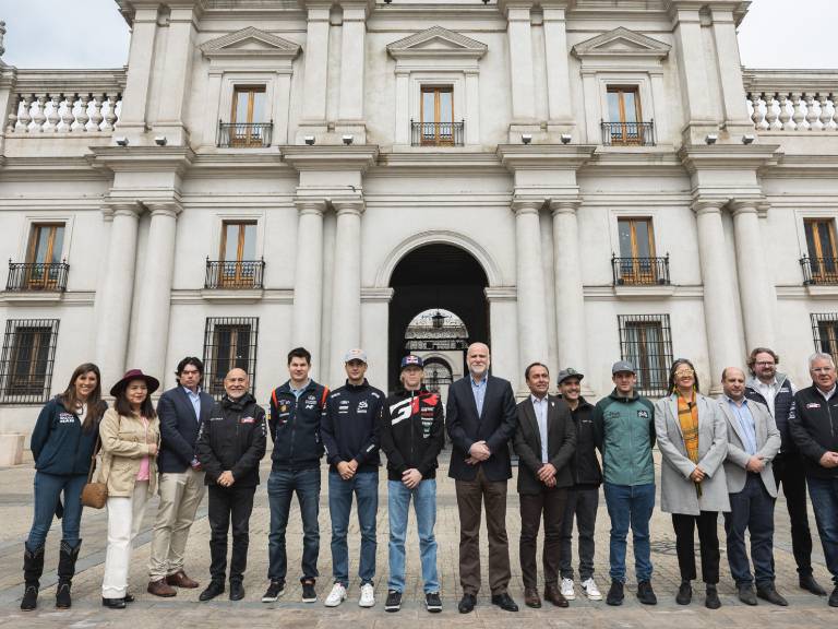 Autoridades de gobierno reciben a pilotos que competirán en la fecha del Mundial de Rally en Chile