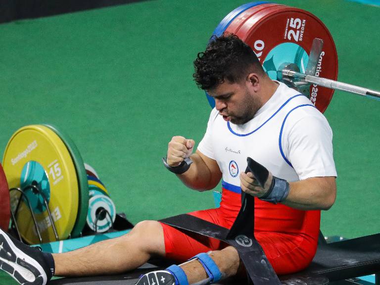 Jonathan Astudillo se lleva medalla en el para powerlifting de Santiago 2023