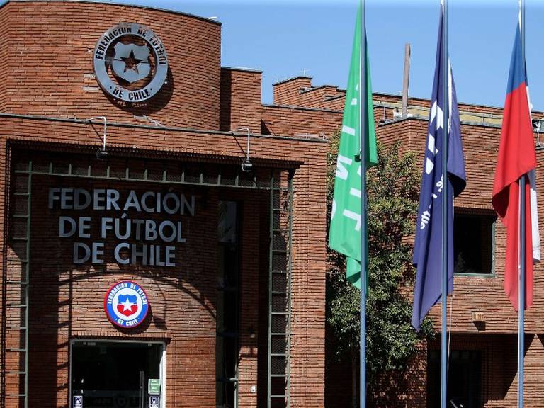 Clubes chilenos ponen contra las cuerdas a la ANFP por contratos con casas de apuestas