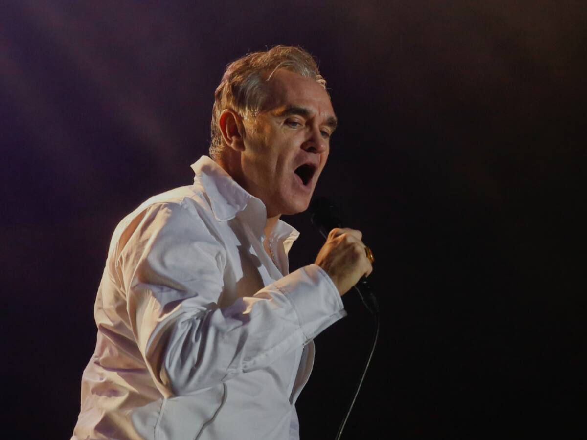 Morrissey lo vuelve a hacer: cancela concierto tras quedar “catatónico” al no pudo dormir por el ruido