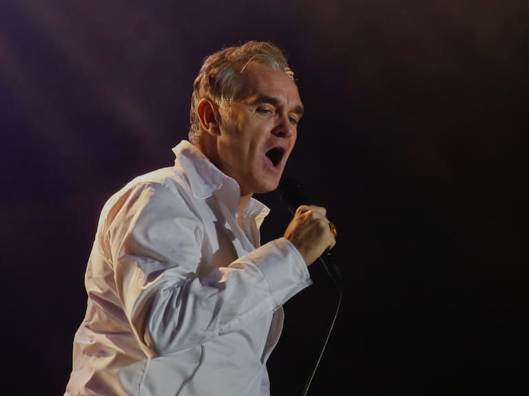 Morrissey lo vuelve a hacer: cancela concierto tras quedar “catatónico” al no pudo dormir por el ruido