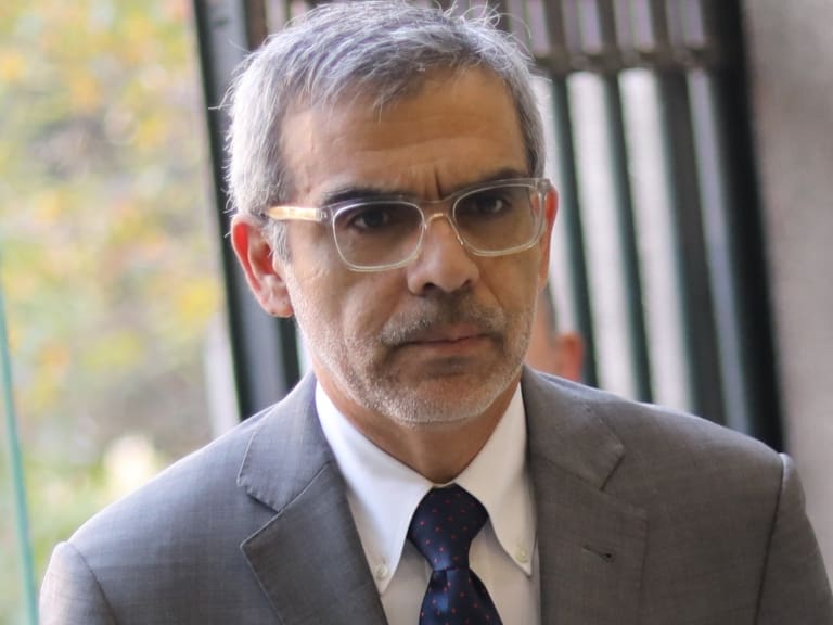 Ministro de Justicia por posible salida de Vivanco de vocería de Corte Suprema: «El Ejecutivo es respetuoso de su independencia»