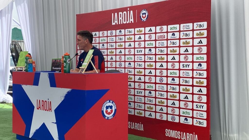 Eduardo Berizzo y los casos de violencia intrafamiliar en el fútbol chileno: "Quien infringe valores no puede ser parte del seleccionado nacional"
