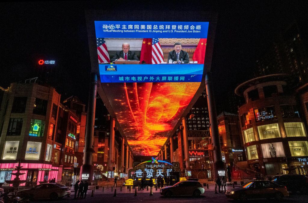 La televisión en Pekín anuncia la cita que tendrán Xi Jinping y Joe Biden