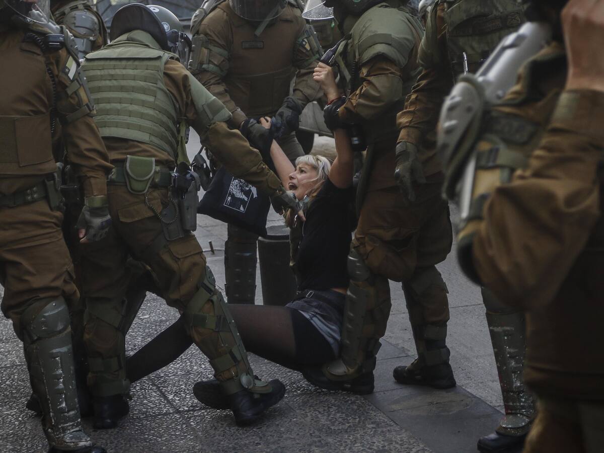 Al menos 10 personas detenidas cerca de La Moneda en protesta por la liberación de presos del estallido social