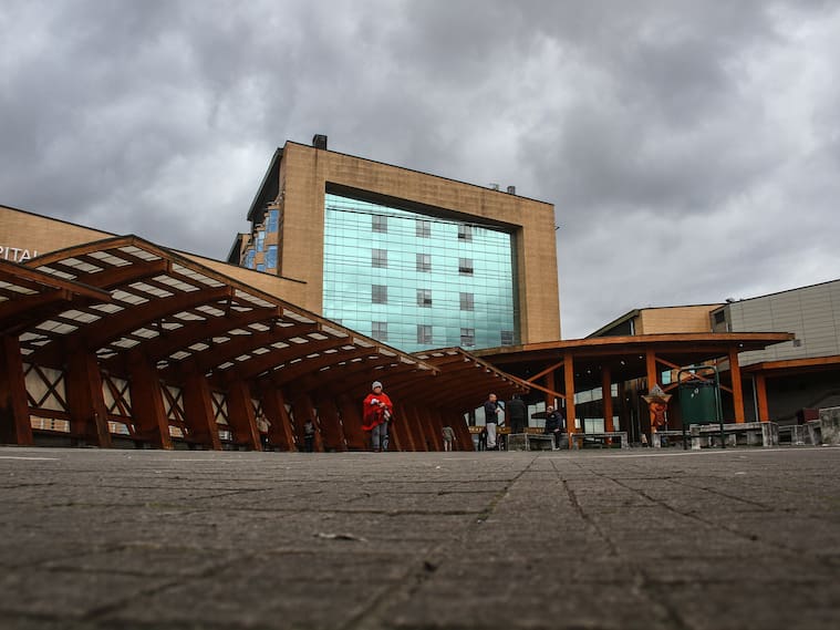 Abren causa contra matrón denunciado por burlas a embarazada: hospital reveló un dato que agrava el caso