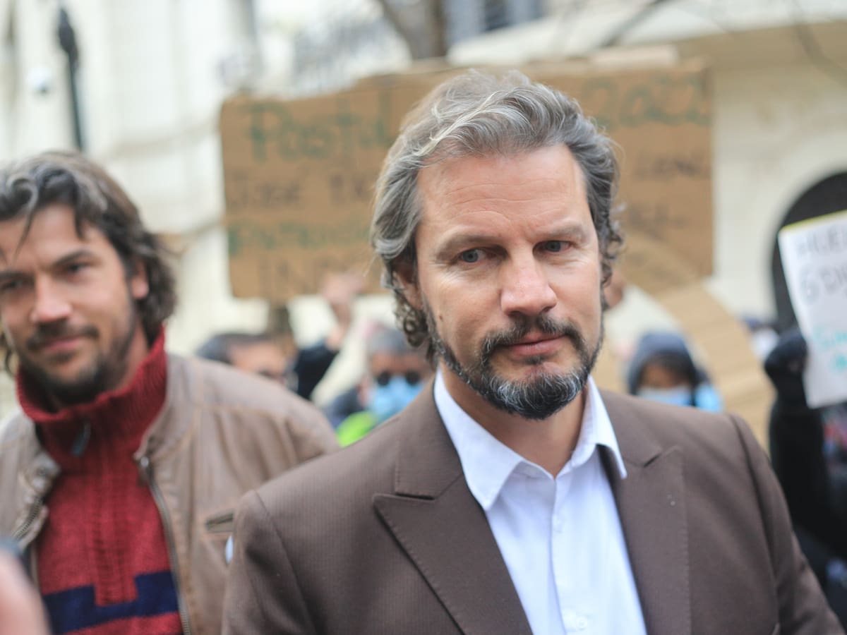 “Doctor File” se une a partido político buscando ser candidato presidencial