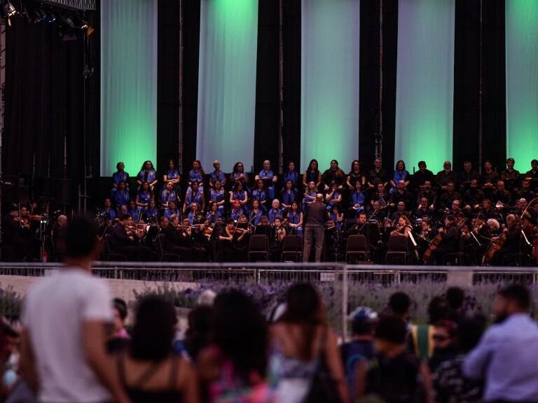 Científicos explican por qué nos emocionamos más con la música en vivo que grabada