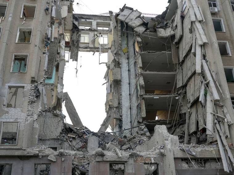 Los daños tras el ataque ruso a un edificio gubernamental en Mikolaiv