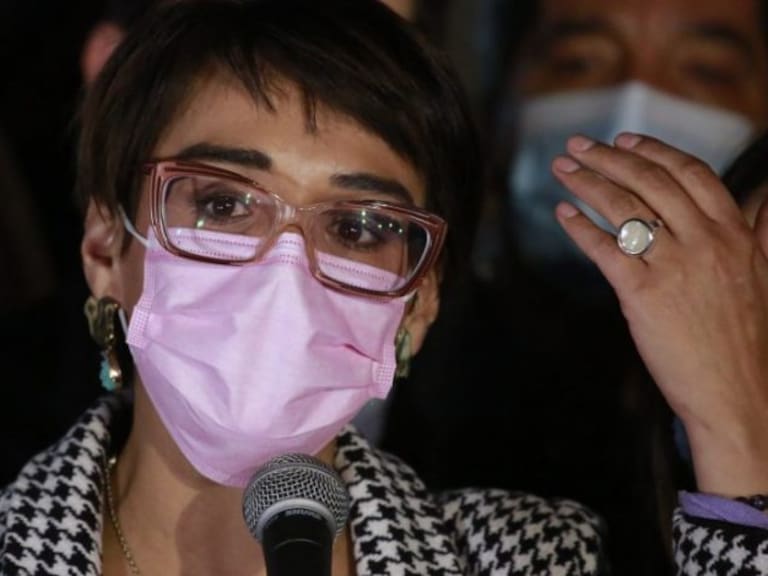Aseguran que Karina Oliva fue expulsada del Partido Comunes tras ser acusada de fraude