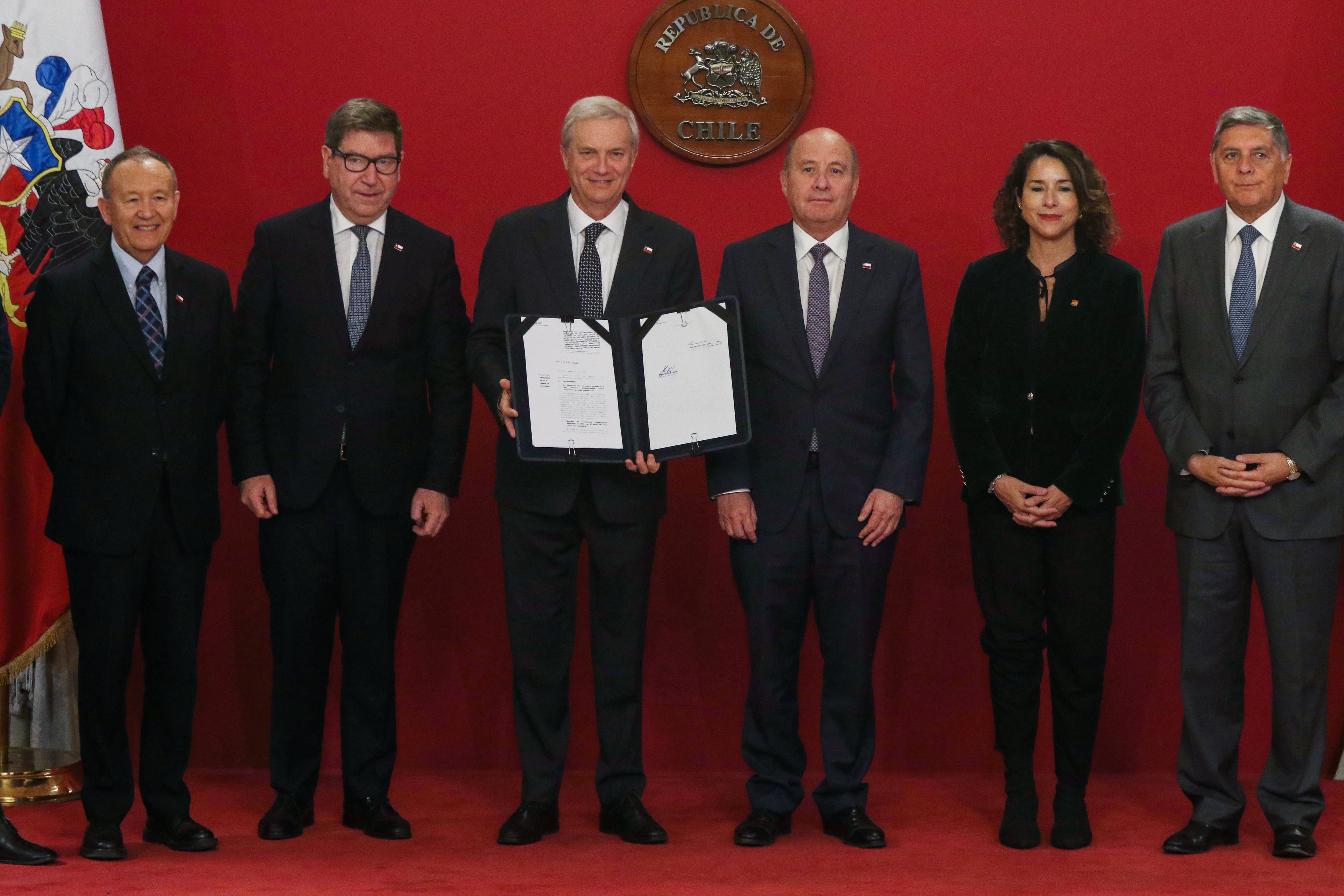 Exjefe de Empleo pone en duda los 100 mil puestos del “Plan Chile Despega”: “Es muy difícil”