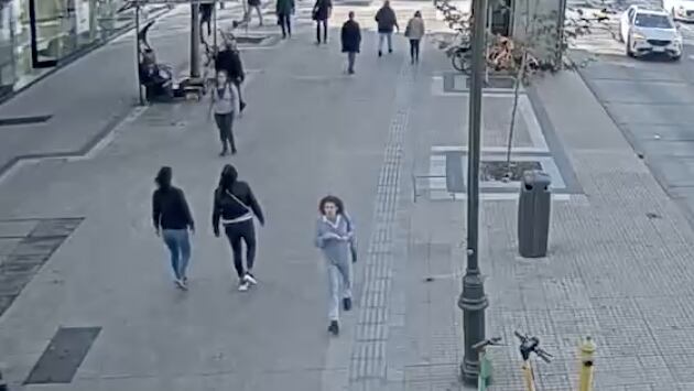 Tras robo a abogada: reportan más casos de estafa por parte de supuestas gitanas en Santiago