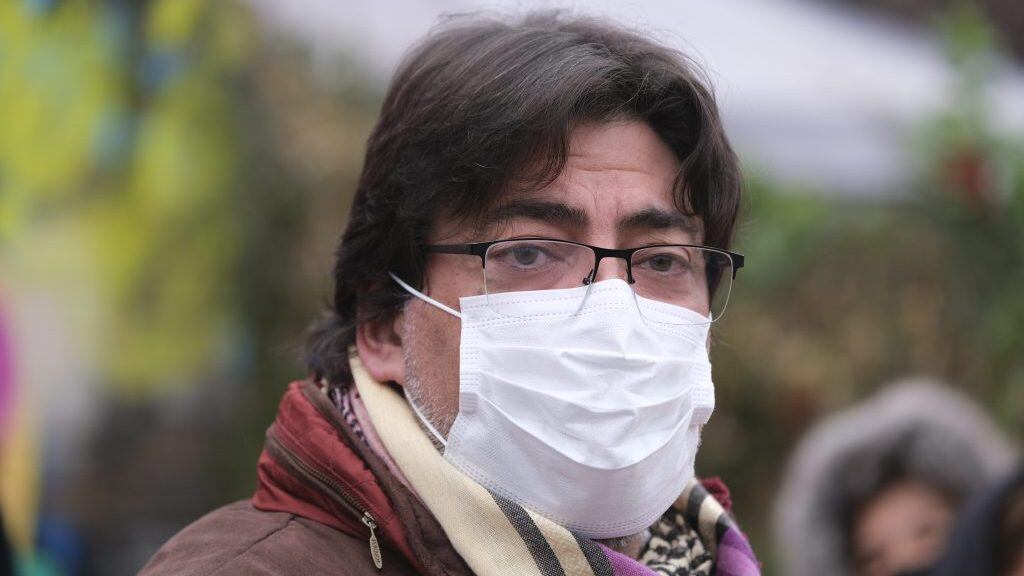 19 De Junio del 2021/SantiagoEl candidato a presidente por el Partido Comunista y actual alcalde de la comuna de Recoleta, Daniel Jadue, se reune con vecinos de la comuna de Maipu y realiza un puerta a puerta para conversar con ellos.
FOTO: DANIEL ARAYA MARTIN/AGENCIAUNO