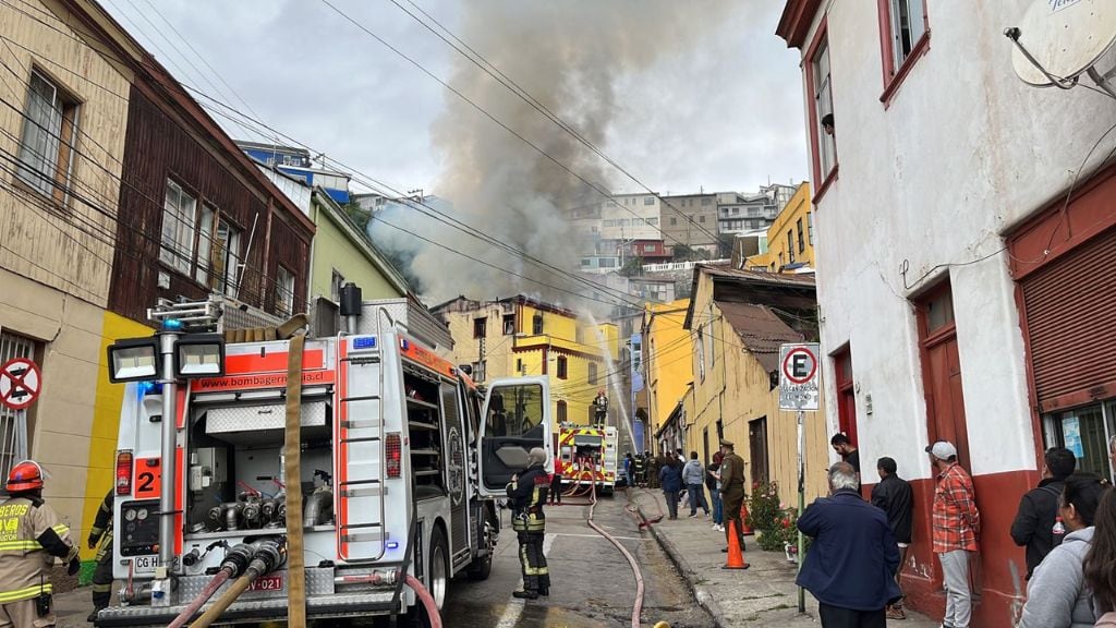 Incendio, Cerro Monja, Valparaíso, 1024x576 jpg ok