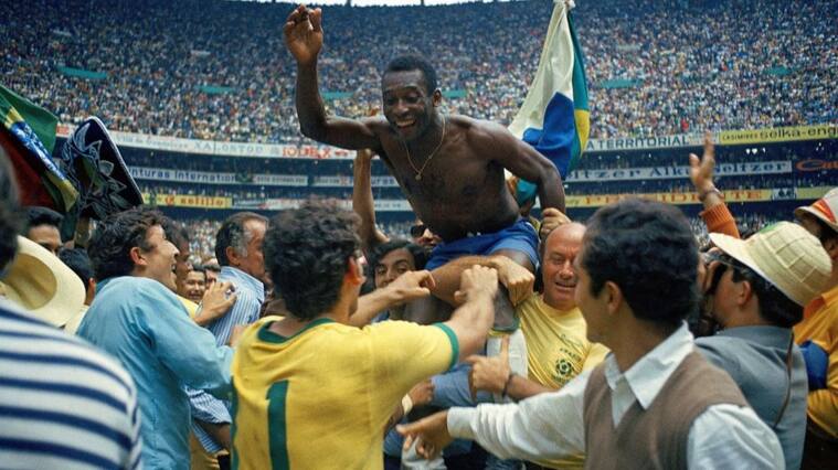 Más de mil goles y tres Copas del Mundo: la historia de Pelé, "O Rei" del fútbol