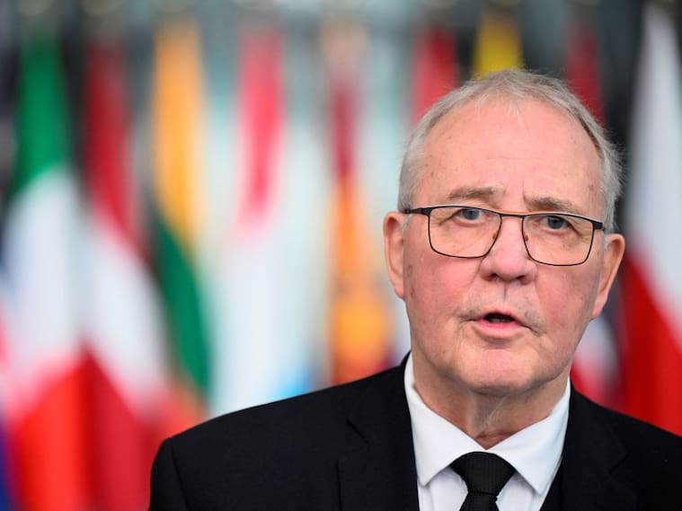 El ministro de defensa de Canadá, Bill Blair, durante una cita de la alianza militar OTAN en Europa.