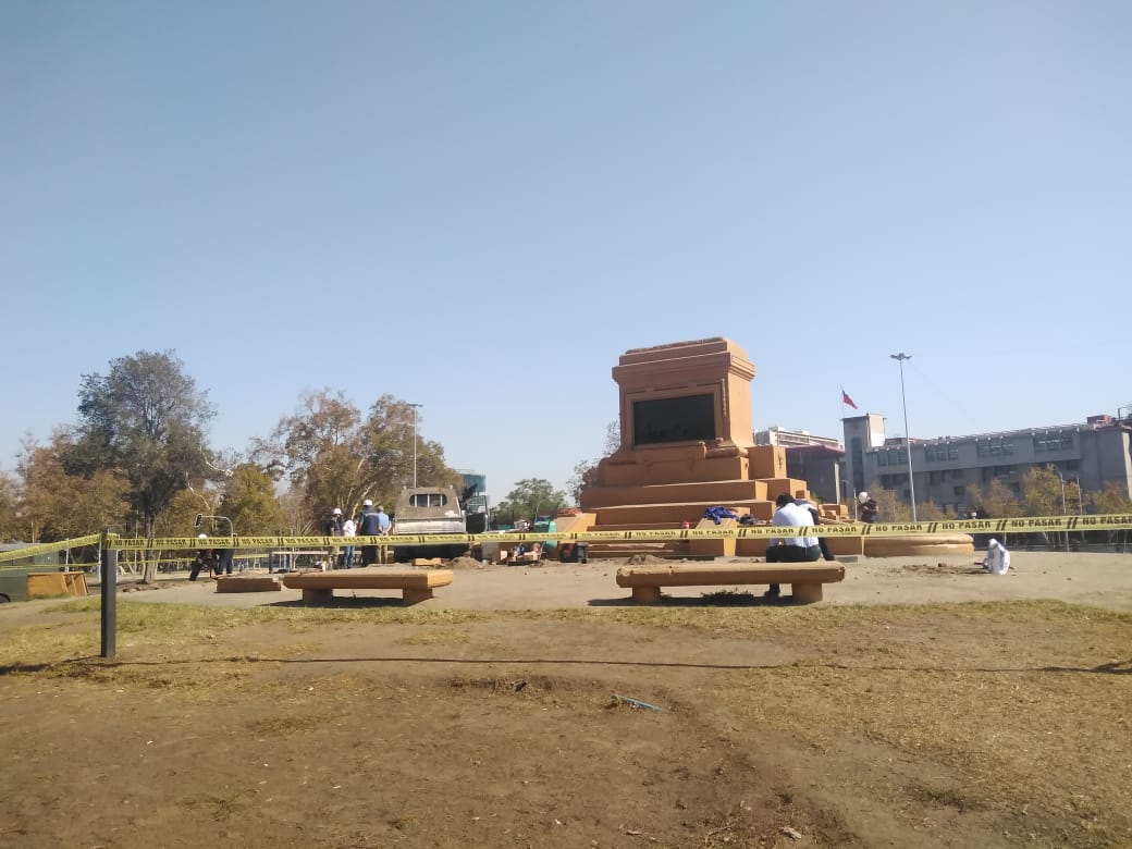 Instalan reja de protección en Baquedano / ADN.CL