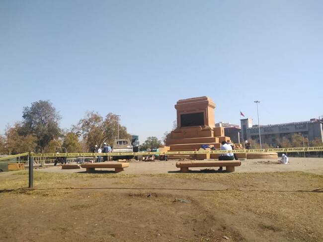 Instalan reja de protección en Baquedano / ADN.CL