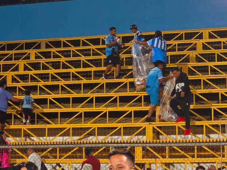 A la japonesa: el gesto de los hinchas de Deportes Iquique tras vencer al Audax Italiano
