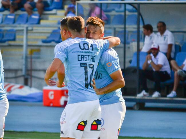 Roberto Gutiérrez festeja un gol de O'Higgins