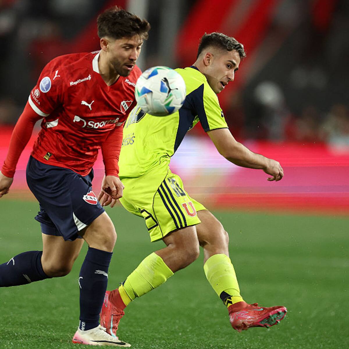 ¡Partido suspendido! Incidentes entre hinchas de la U e Independiente tiene en pausa la llave por Copa Sudamericana