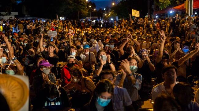 BANGKOK, THAILAND - SEPTEMBER 24: Thai protestors rally outside of the Thai Parliament on September 24, 2020 in Bangkok, Thailand. Thousands of Anti-Government protestors and student activists rally at Thailand's Parliament where MP's were meant to vote on six proposed amendments to the constitution. This rally marks the latest in a string of anti-government protests that began in late July where students and anti-government protesters call for the reform and the complete dissolution of the military backed government including the removal of Prime Minister Prayut Chan-o-cha. (Photo by Lauren DeCicca/Getty Images)