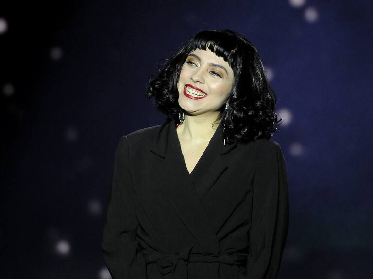 Mon Laferte sacó fuertes aplausos con cover de «Culpable o no» de Luis Miguel