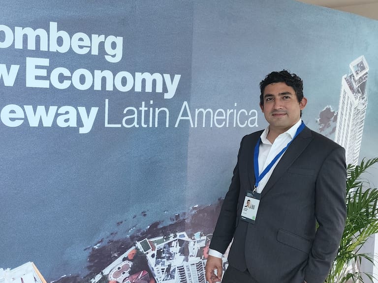 Emprendedor de energías renovables representó a Chile en evento de Bloomberg