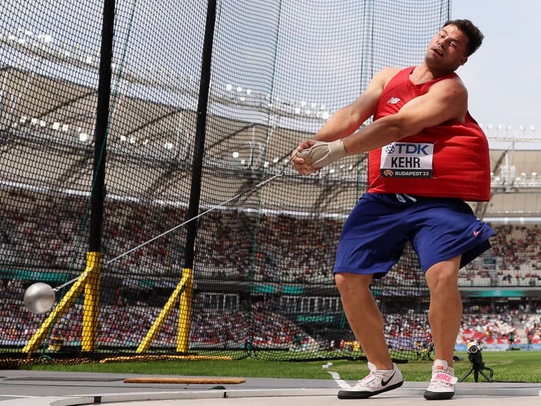 Gabriel Kehr clasifica a la final del lanzamiento del martillo en el Mundial de Atletismo