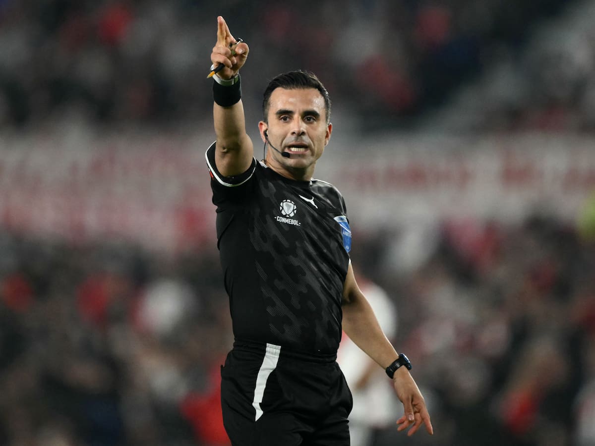 Árbitros chilenos son designados para dirigir las revanchas de semifinales de la Copa Libertadores y Sudamericana