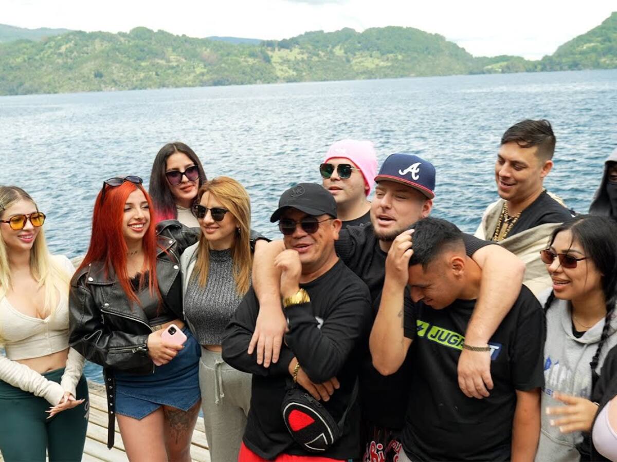 Con voto casi unánime: querido participante gana reality de Youtube y sorprende con romántico gesto