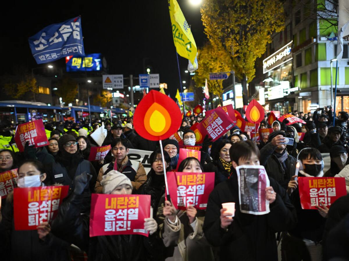 Corea del Sur: sábado se decidiría destitución del presidente por aplicar la ley marcial