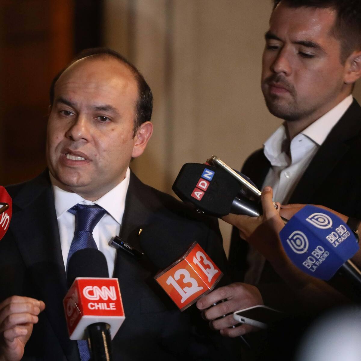 Diputada Schonhaut acusa una “comunicación errática y confusa” del Gobierno por emergencia en la RM y Pavez responde