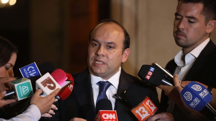 El primer hombre de Kast ya está en La Moneda e insiste en el carácter de “emergencia” del nuevo Gobierno