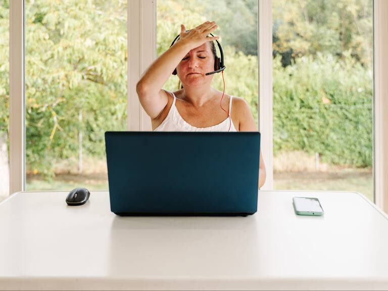 Estudio revela que aplicaciones de videollamadas seguirían escuchándonos a pesar de tener el micrófono apagado