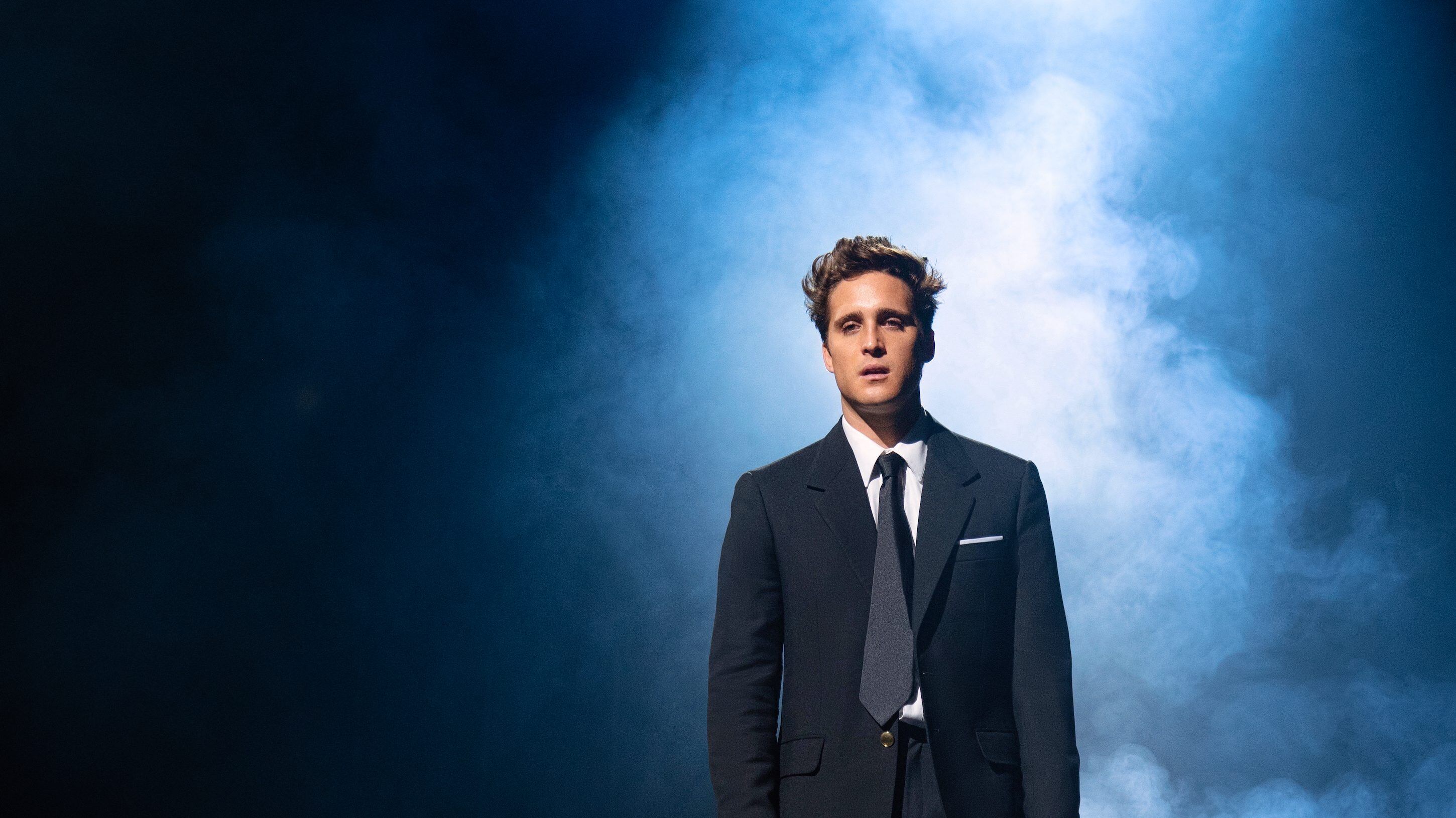 LUIS MIGUEL SEASON 2 (L to R) DIEGO BONETA as LUIS MIGUEL in LUIS MIGUEL SEASON 2. Cr. MAYRA ORTIZ/NETFLIX © 2021