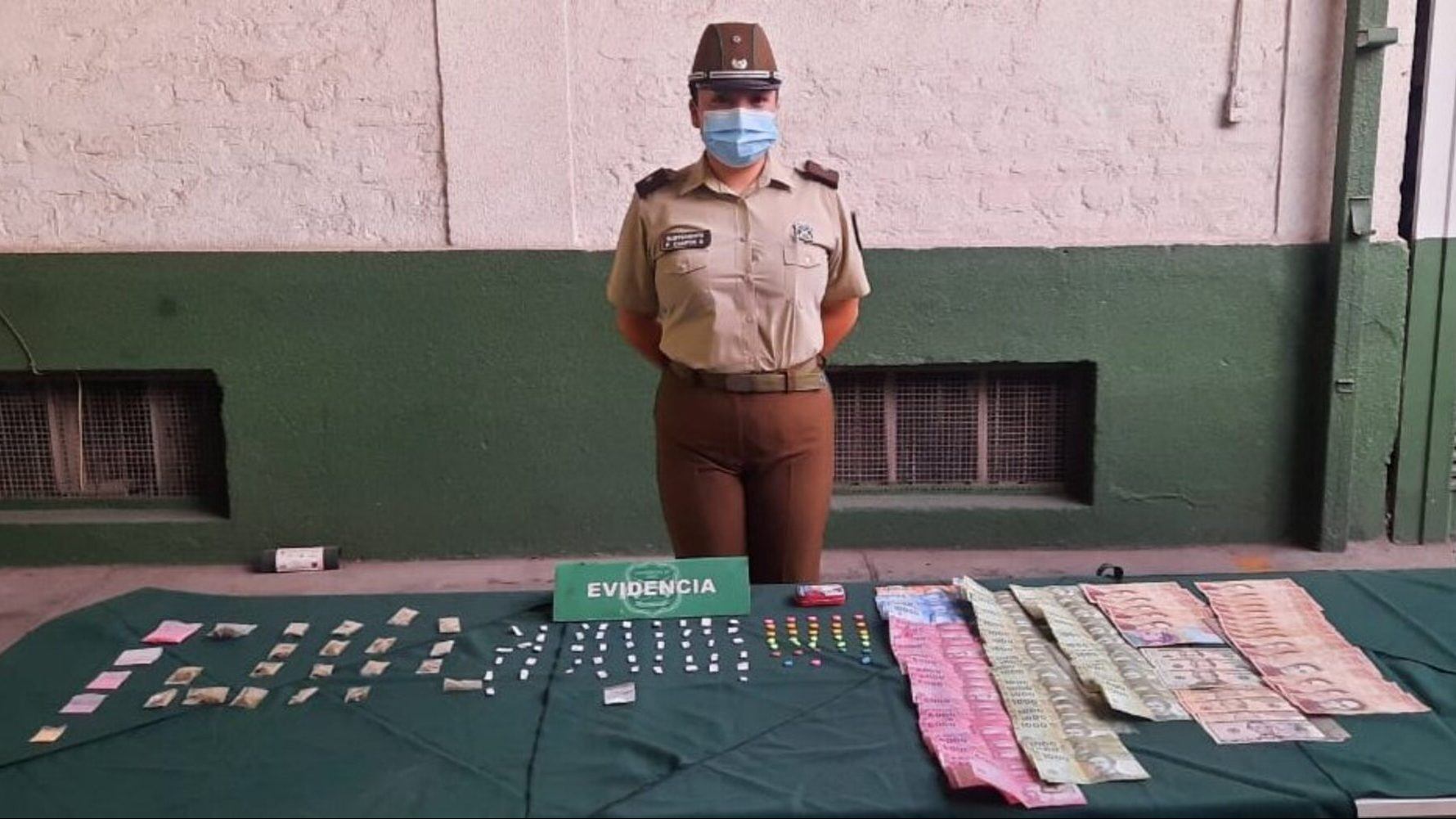 Carabineros detenidos fiesta clandestina Recoleta