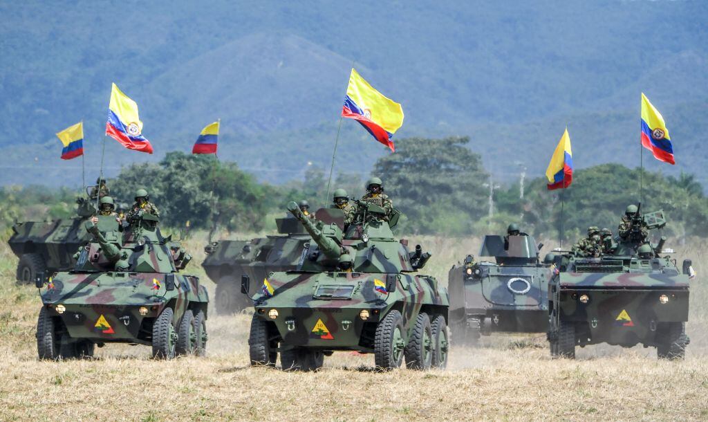 El Ejército de Colombia expone sus tanques en la parada militar