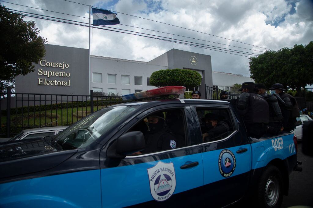 La policía nicaragüense custodia el acceso al tribunal electoral