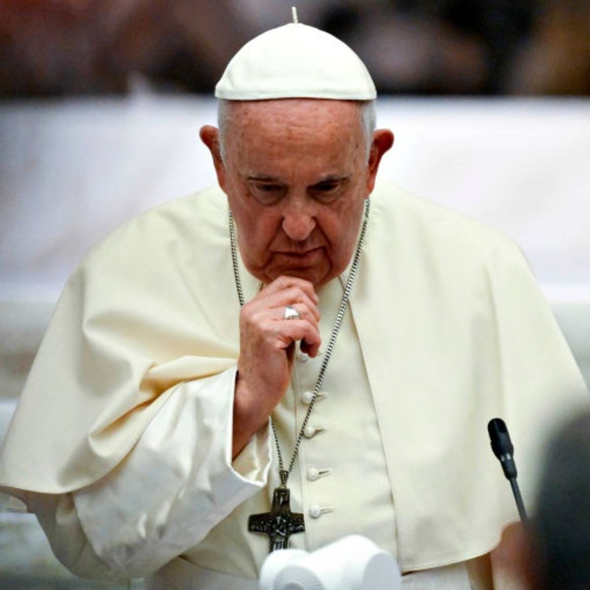 Alternando con ventilación mecánica: Vaticano entrega nuevo parte médico del papa Francisco