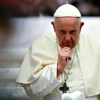 Papa Francisco es trasladado a un hospital para someterse a exámenes tras padecer gripe