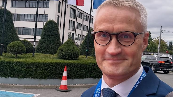 “Cinco o seis hombres me atacaron”: diputado finlandés denuncia violento robo en el centro de Santiago